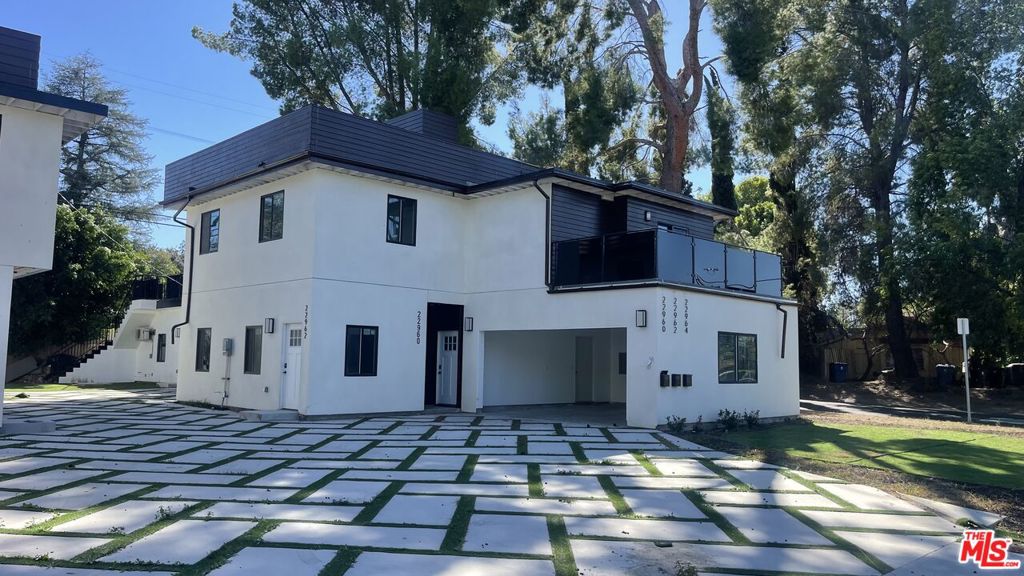 22960 Ostronic Drive, Los Angeles, CA 91367
