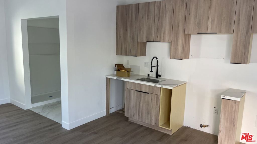 22960 Ostronic Drive, Los Angeles, CA 91367