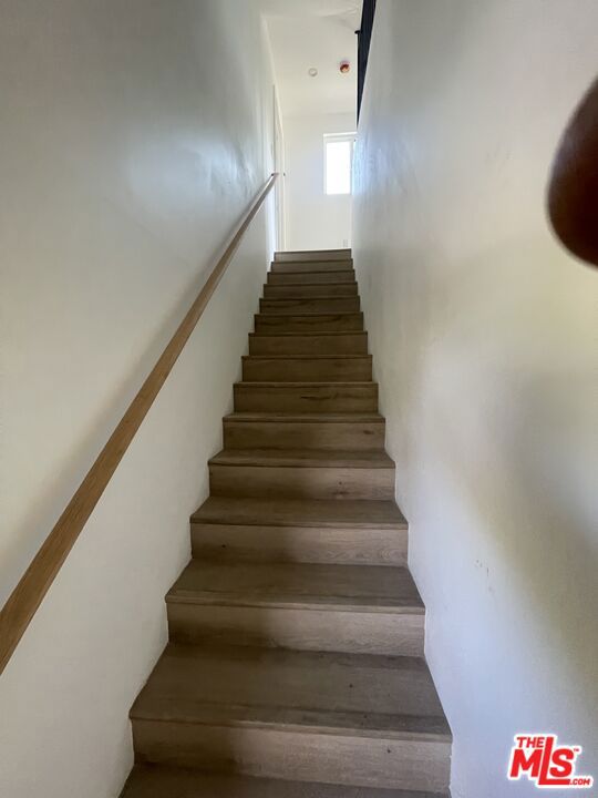 22960 Ostronic Drive, Los Angeles, CA 91367
