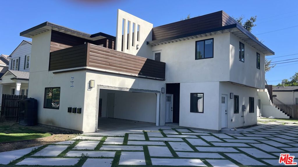 22960 Ostronic Drive, Los Angeles, CA 91367