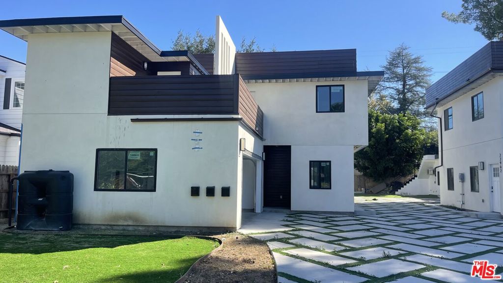 22960 Ostronic Drive, Los Angeles, CA 91367