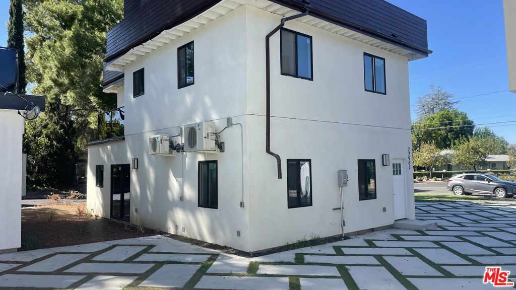 22960 Ostronic Drive, Los Angeles, CA 91367