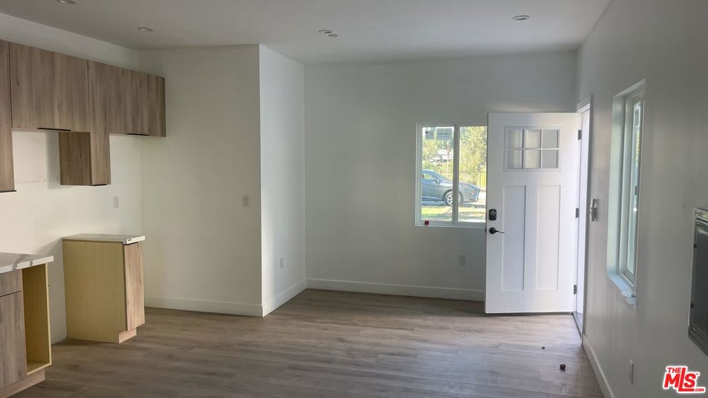 22960 Ostronic Drive, Los Angeles, CA 91367
