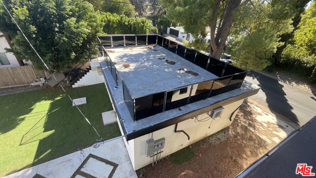 22960 Ostronic Drive, Los Angeles, CA 91367