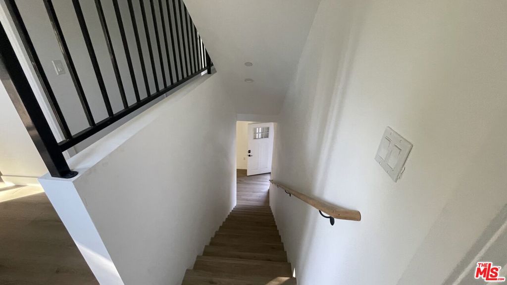 22960 Ostronic Drive, Los Angeles, CA 91367