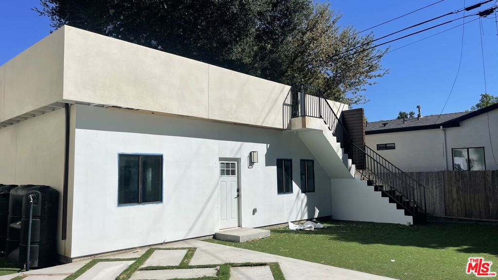 22960 Ostronic Drive, Los Angeles, CA 91367