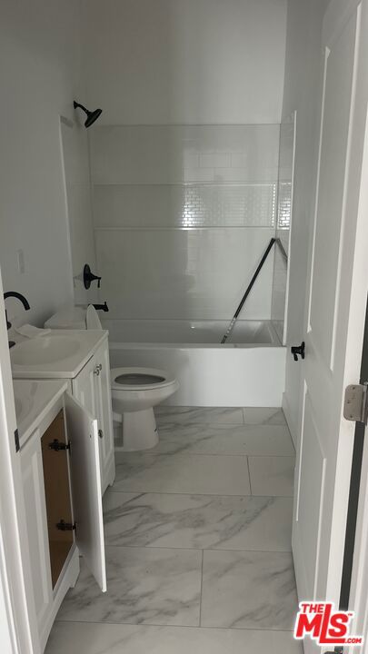 22960 Ostronic Drive, Los Angeles, CA 91367