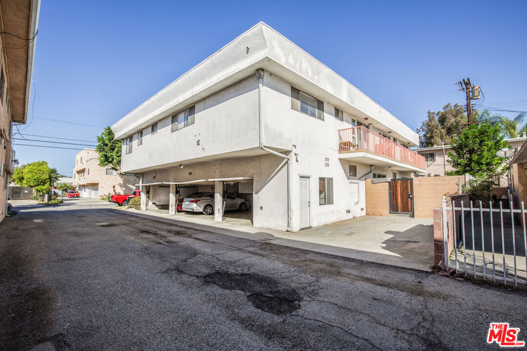 1022 Larch Street, Inglewood, CA 90301 1022 Larch Street, Inglewood, CA 90301