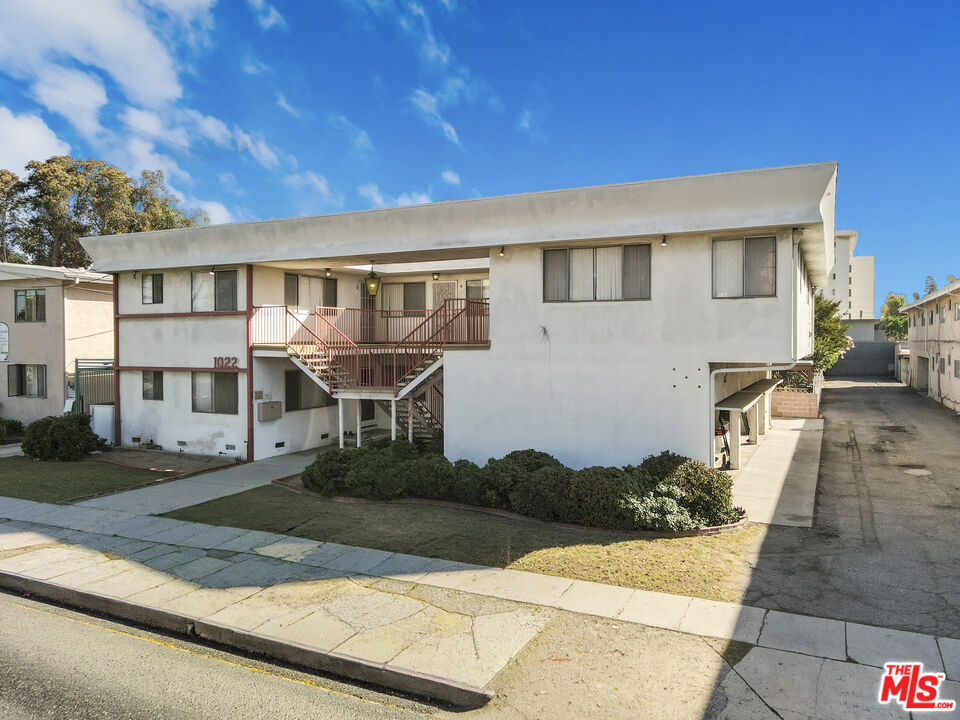 1022 Larch Street, Inglewood, CA 90301 1022 Larch Street, Inglewood, CA 90301