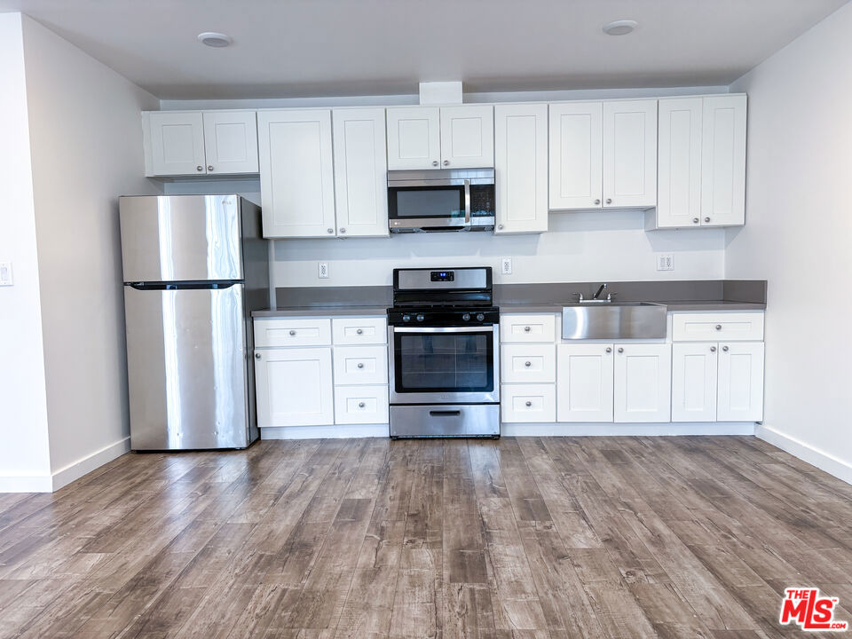 620 E 79th Street, Los Angeles, CA 90001 620 E 79th Street, Los Angeles, CA 90001