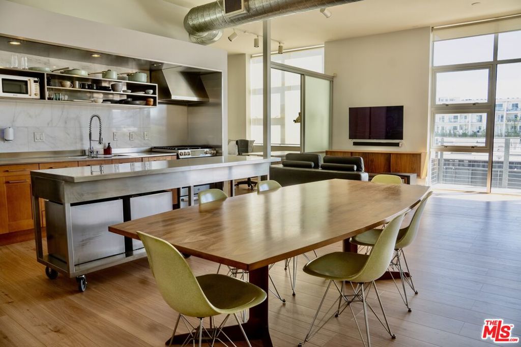 Kitchen/Dining Kitchen/Dining
