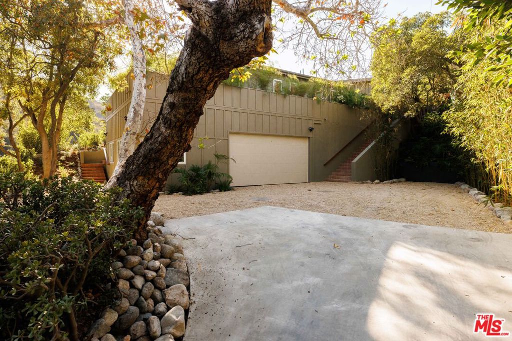 8141 Cornett Drive, Los Angeles, CA 90046