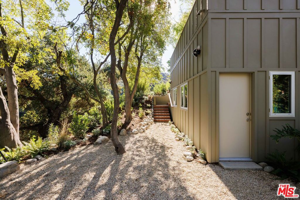 8141 Cornett Drive, Los Angeles, CA 90046