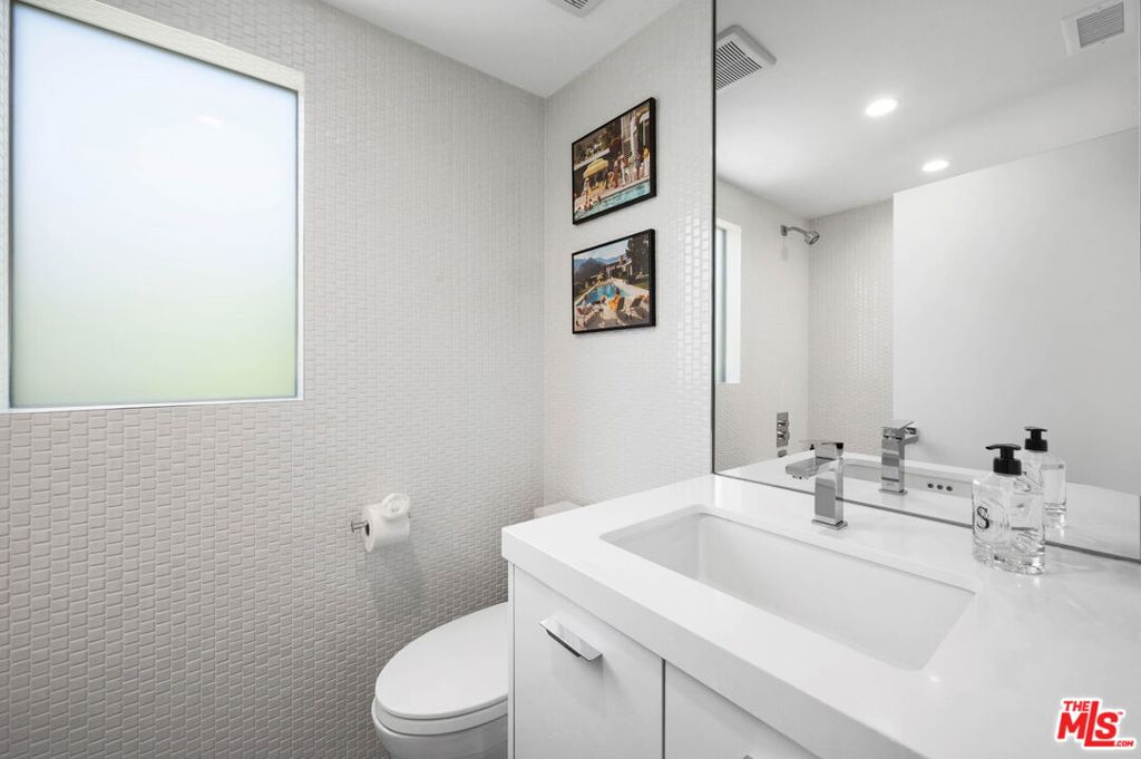 4th bathroom