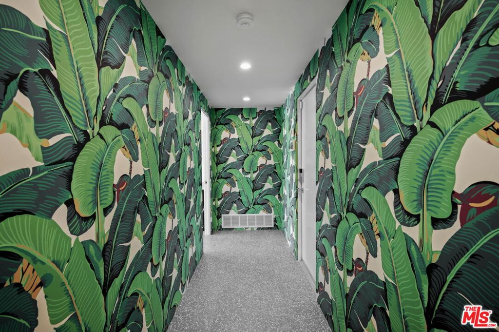 Service Hall