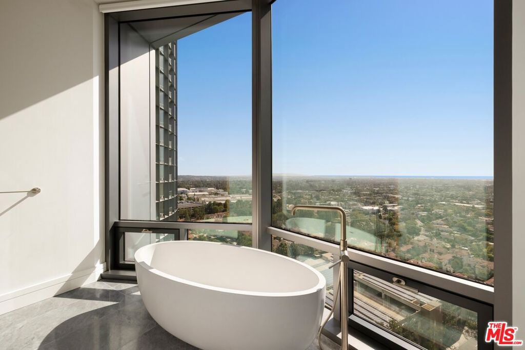 211 W Elm Court, #16B, Los Angeles, CA 90067