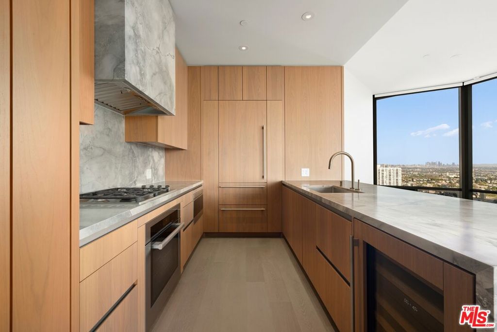 211 W Elm Court, #16B, Los Angeles, CA 90067