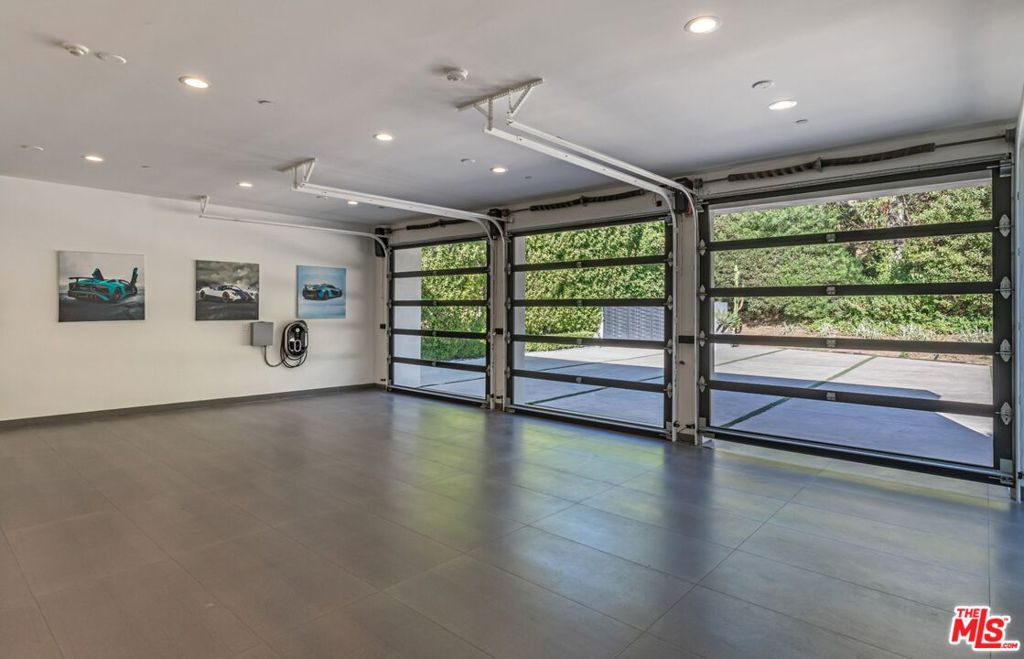 2002 LOMA VISTA Drive, Beverly Hills, CA 90210