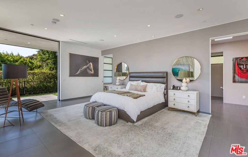 2002 LOMA VISTA Drive, Beverly Hills, CA 90210