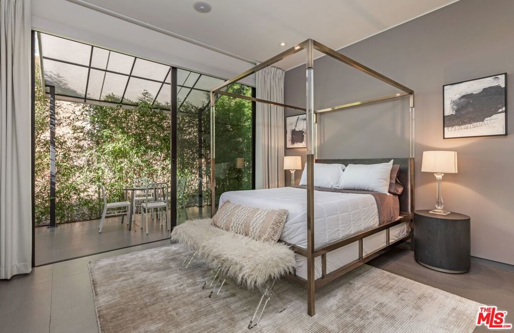 2002 LOMA VISTA Drive, Beverly Hills, CA 90210