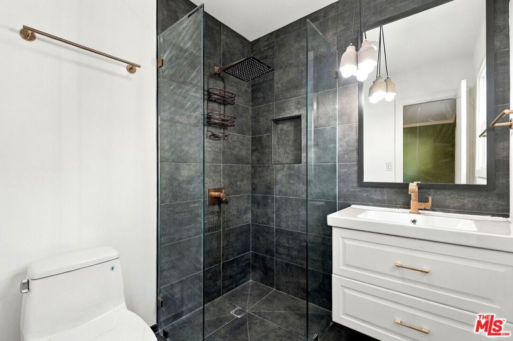 6107 Longridge Avenue, Van Nuys, CA 91401