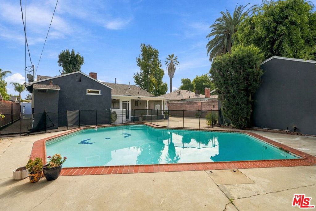 6107 Longridge Avenue, Van Nuys, CA 91401
