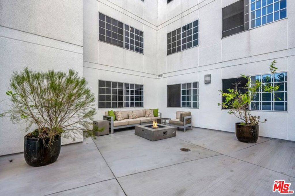 3144 S Canfield Avenue, Los Angeles, CA 90034