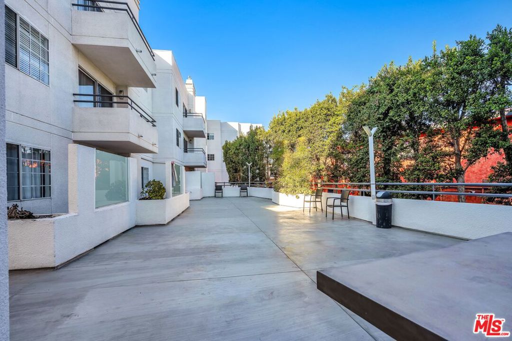 3144 S Canfield Avenue, Los Angeles, CA 90034