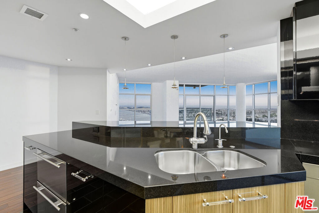 13700 Marina Pointe Drive, #1903, Marina Del Rey, CA 90292