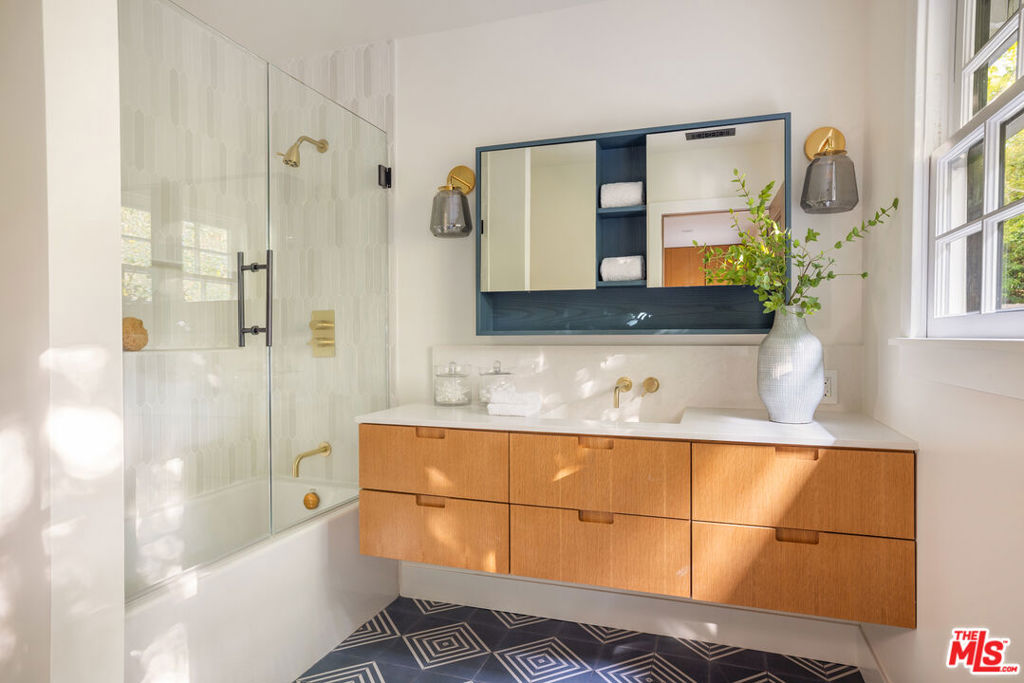 13627 W Sunset Boulevard, Pacific Palisades, CA 90272