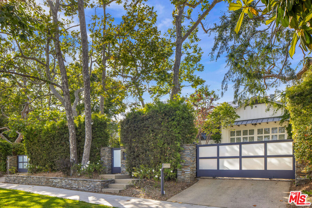 13627 W Sunset Boulevard, Pacific Palisades, CA 90272