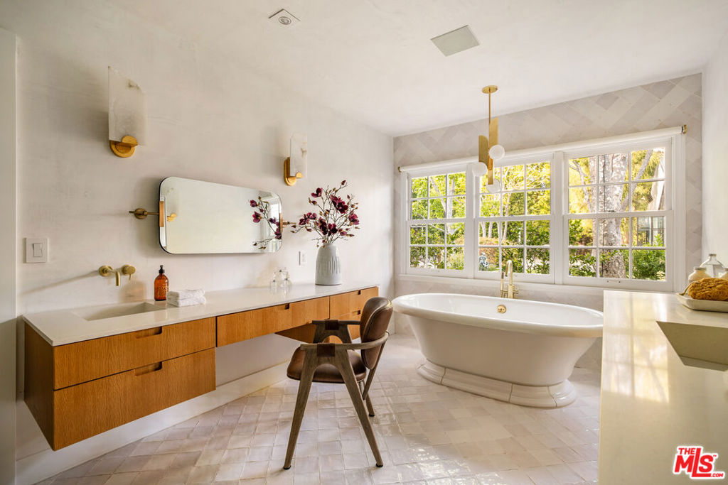 13627 W Sunset Boulevard, Pacific Palisades, CA 90272