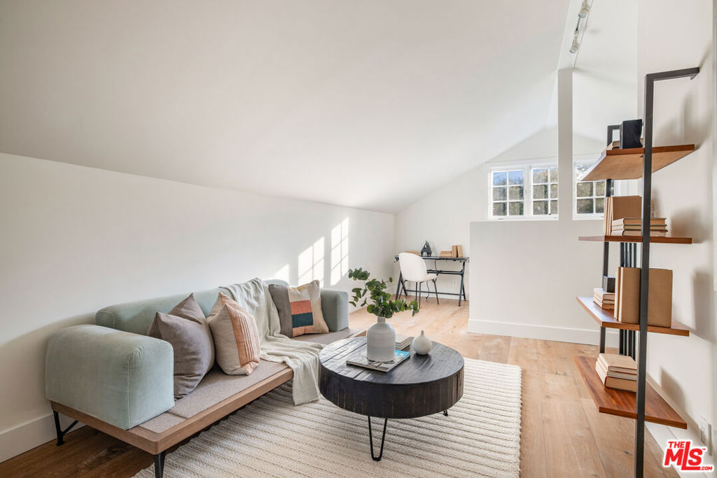 13627 W Sunset Boulevard, Pacific Palisades, CA 90272