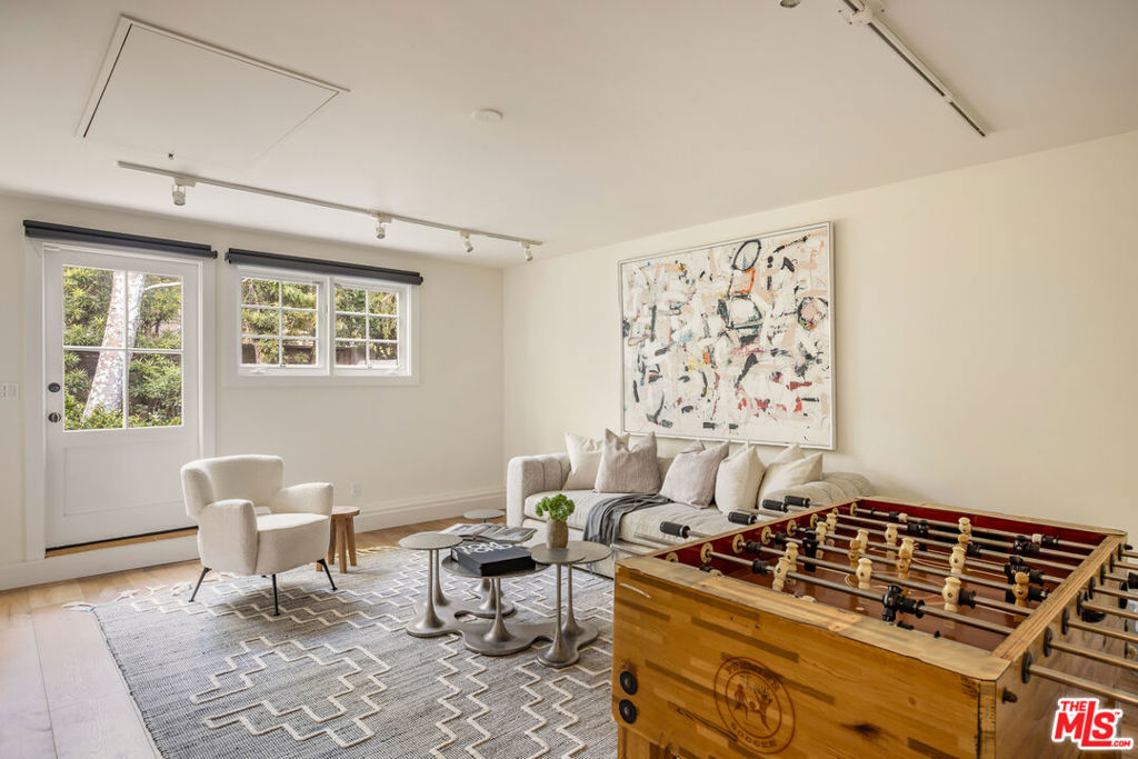 13627 W Sunset Boulevard, Pacific Palisades, CA 90272