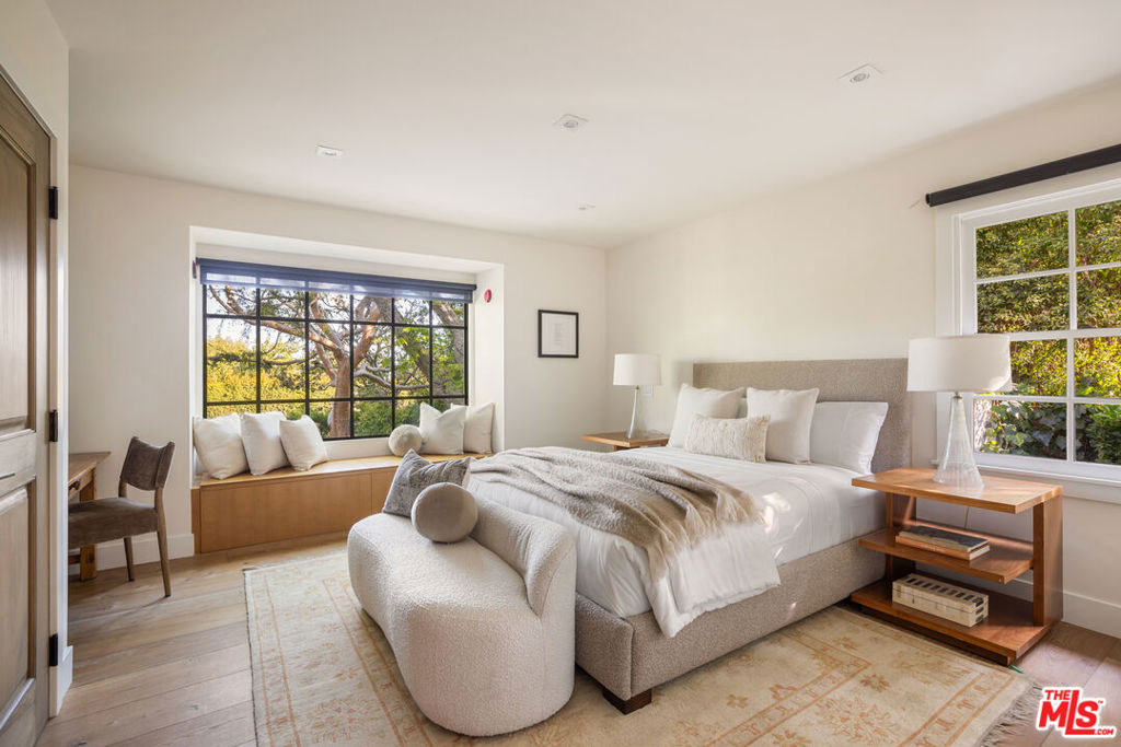 13627 W Sunset Boulevard, Pacific Palisades, CA 90272