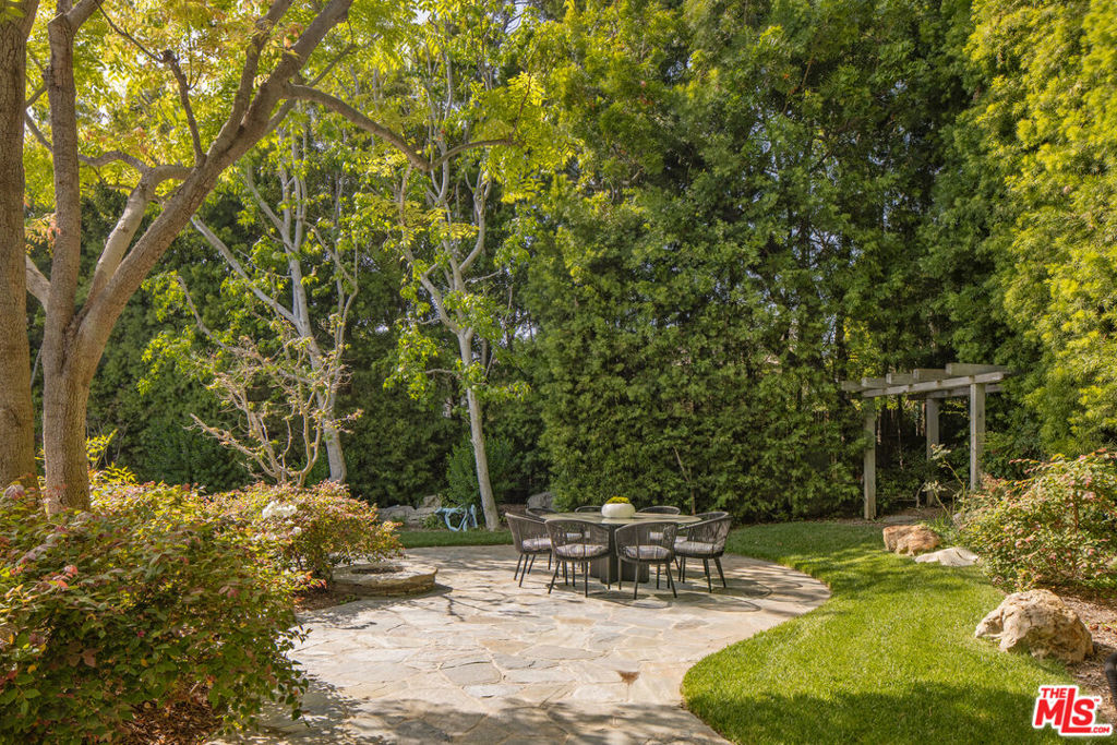 13627 W Sunset Boulevard, Pacific Palisades, CA 90272