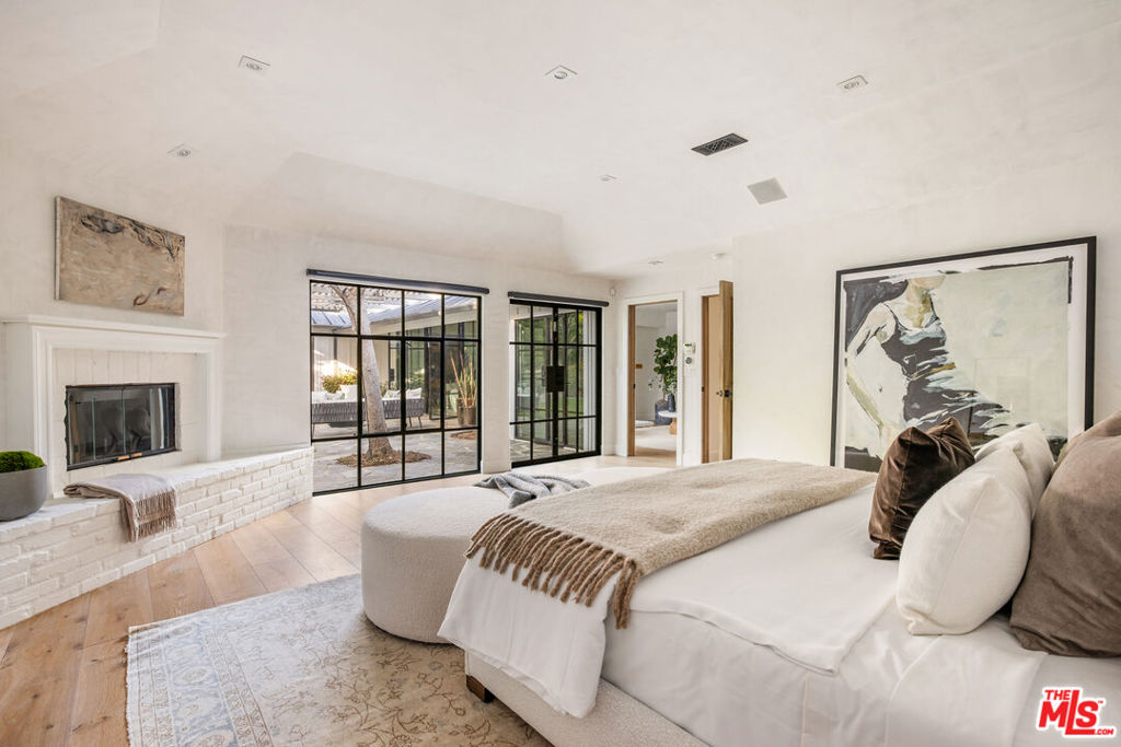 13627 W Sunset Boulevard, Pacific Palisades, CA 90272