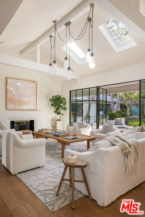 13627 W Sunset Boulevard, Pacific Palisades, CA 90272