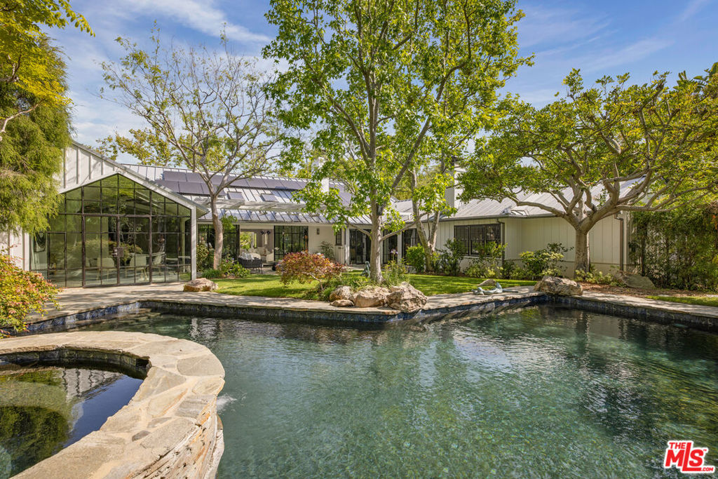 13627 W Sunset Boulevard, Pacific Palisades, CA 90272