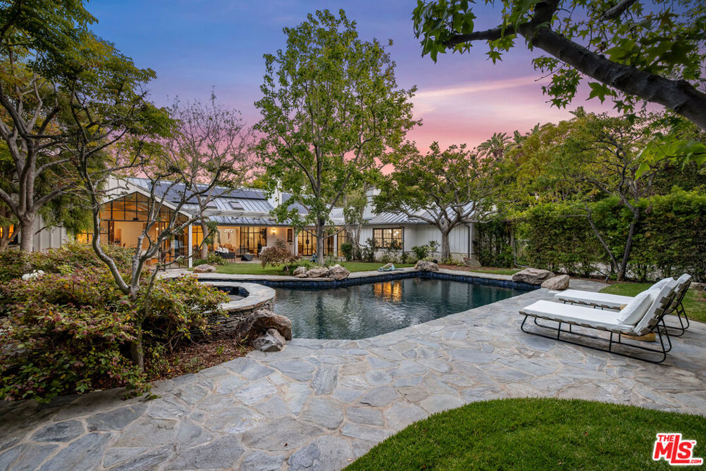 13627 W Sunset Boulevard, Pacific Palisades, CA 90272