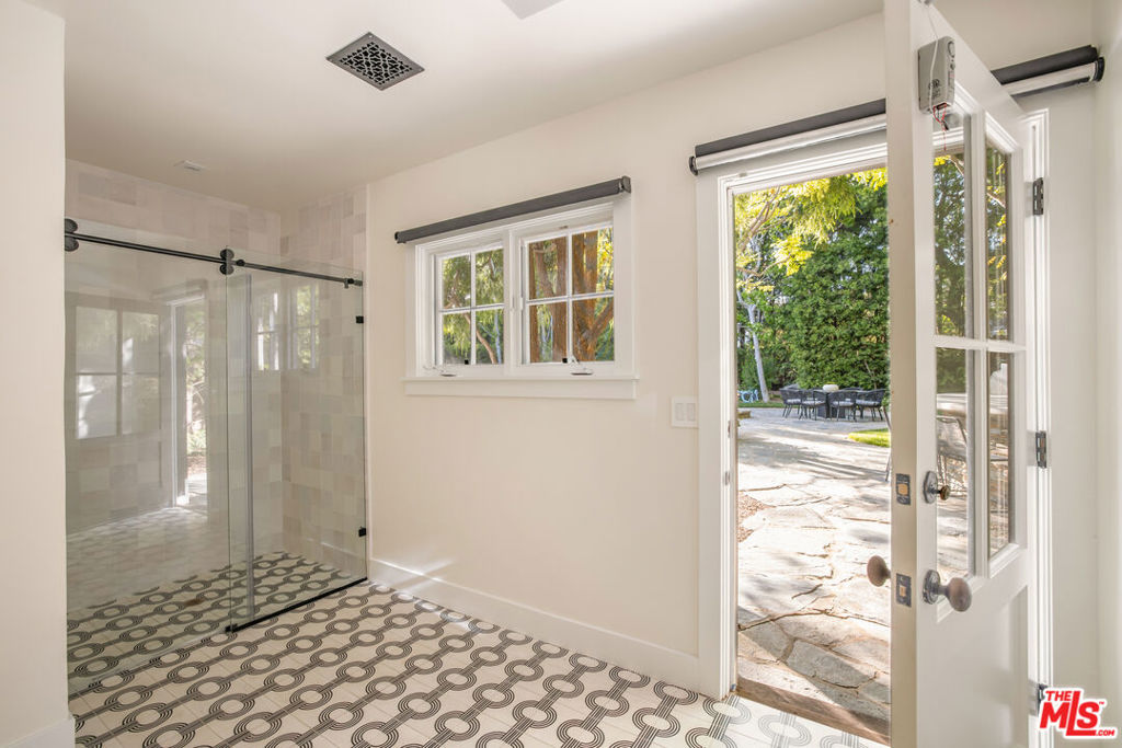 13627 W Sunset Boulevard, Pacific Palisades, CA 90272