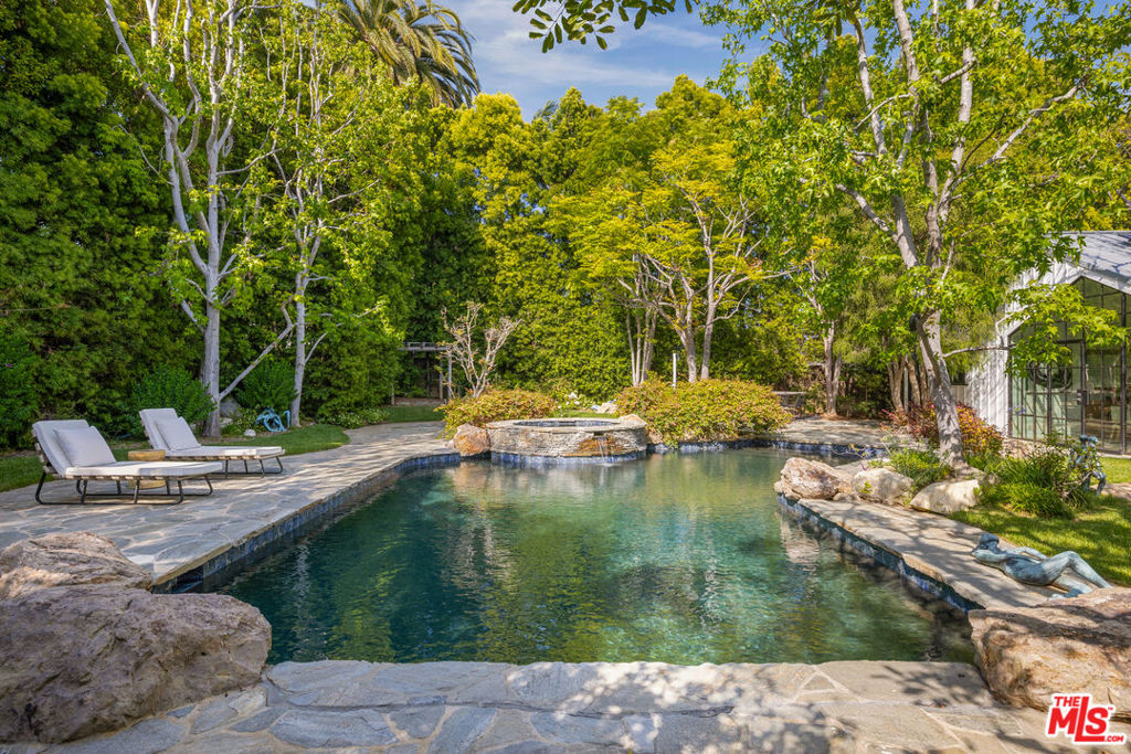 13627 W Sunset Boulevard, Pacific Palisades, CA 90272
