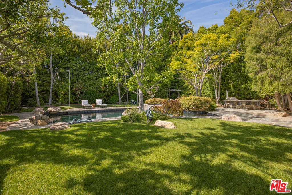 13627 W Sunset Boulevard, Pacific Palisades, CA 90272