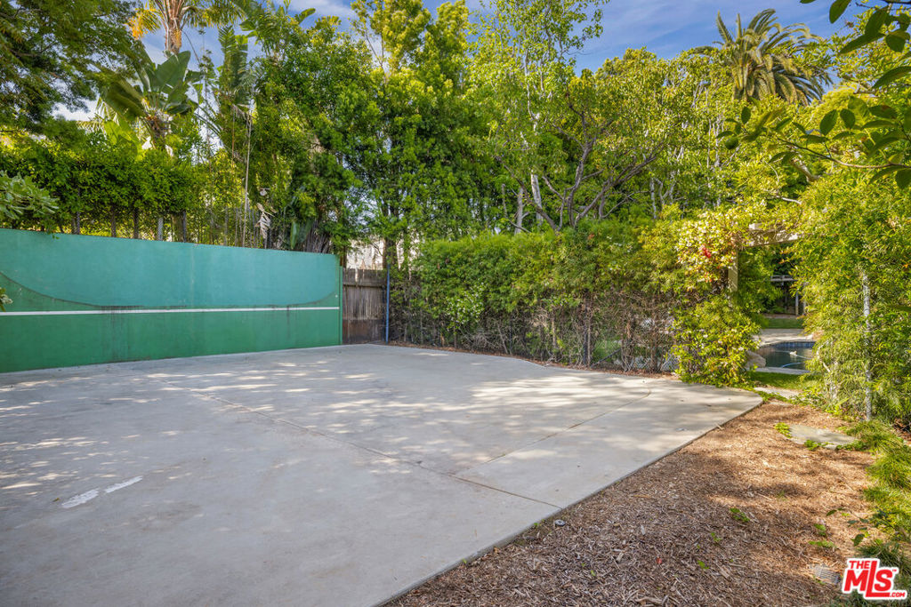 13627 W Sunset Boulevard, Pacific Palisades, CA 90272