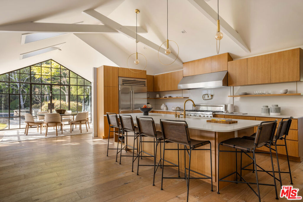 13627 W Sunset Boulevard, Pacific Palisades, CA 90272