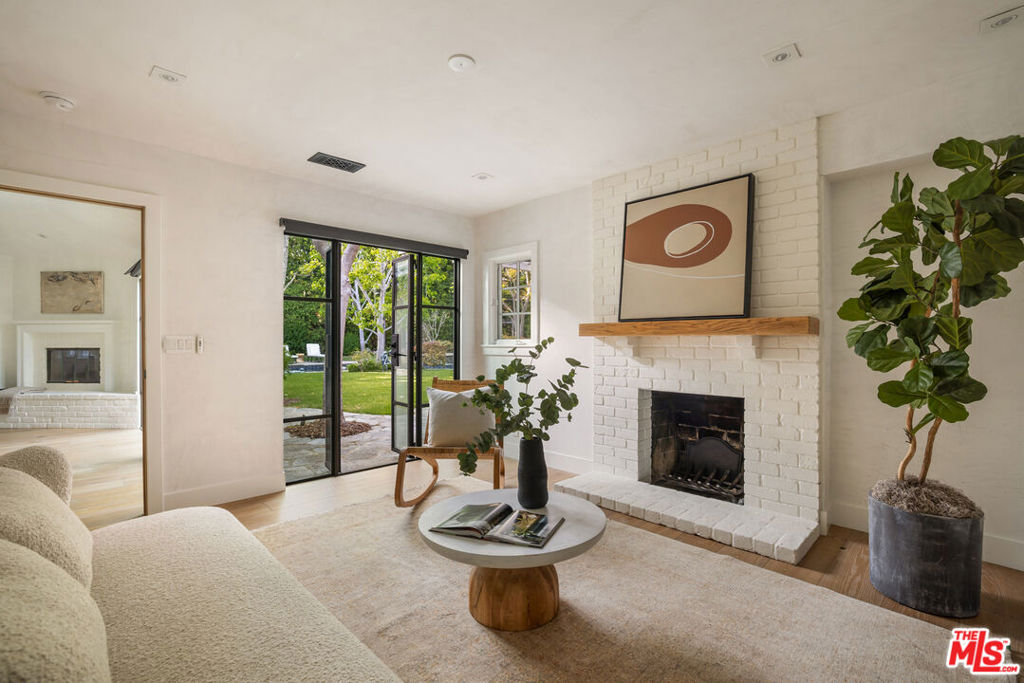 13627 W Sunset Boulevard, Pacific Palisades, CA 90272
