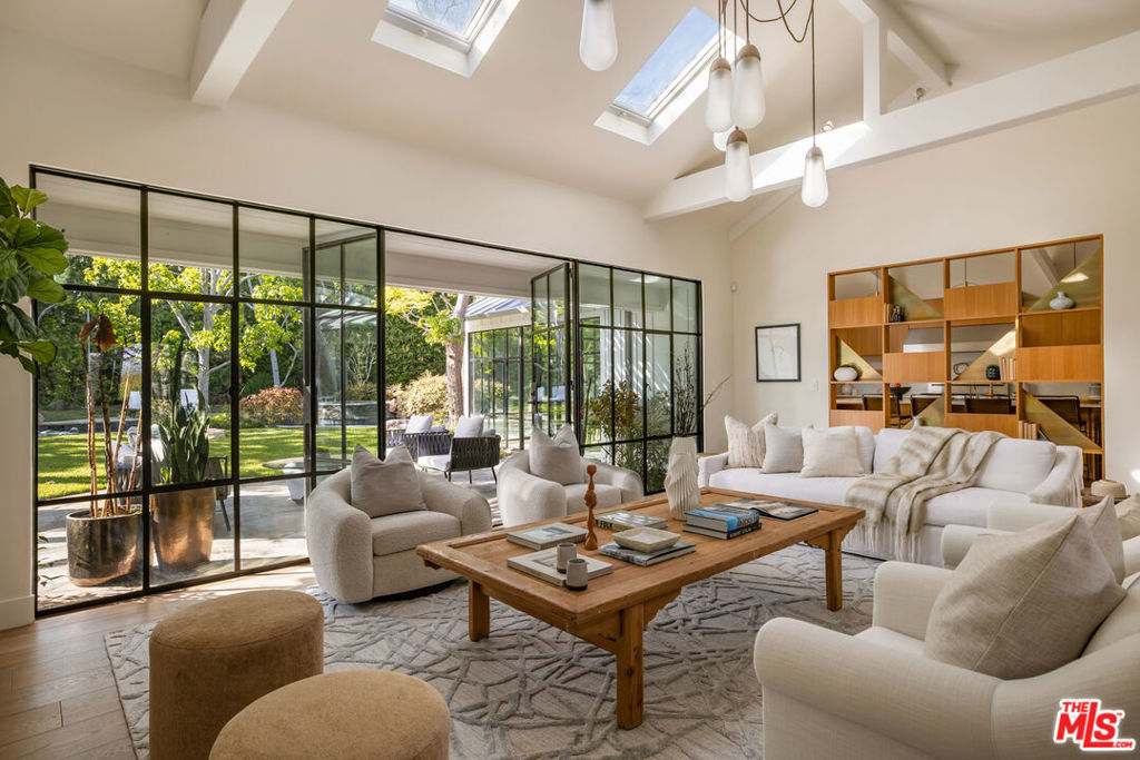 13627 W Sunset Boulevard, Pacific Palisades, CA 90272