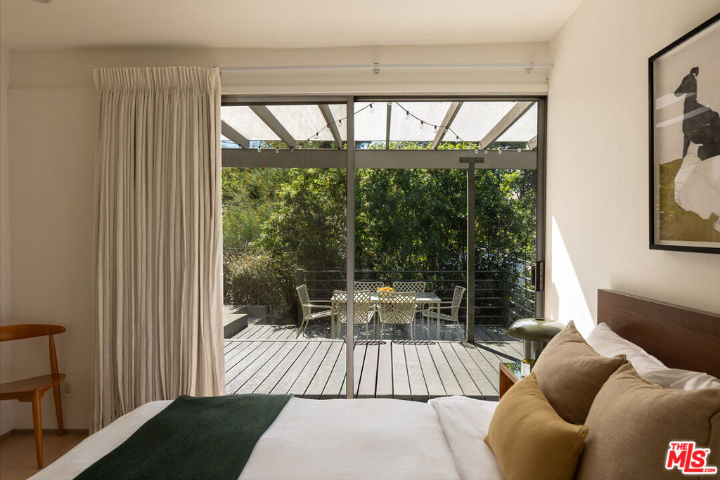 11526 Laurelcrest Drive, Studio City, CA 91604