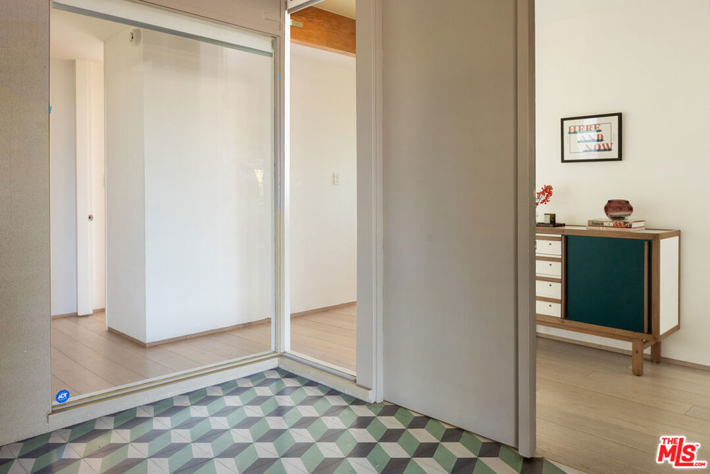 11526 Laurelcrest Drive, Studio City, CA 91604