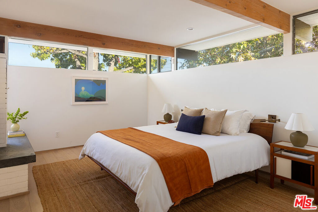 11526 Laurelcrest Drive, Studio City, CA 91604
